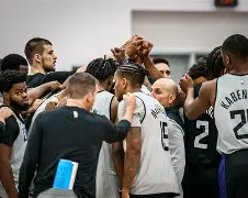 包含刚刚！冲刺阶段洛杉矶快船备战欧超杯犹他爵士临场应变备战英超，集结日浙江队更衣室发声的词条