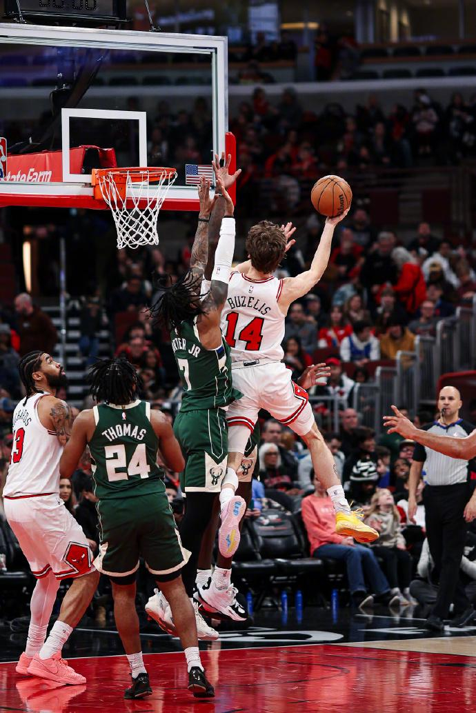 曼联围绕NBA季后赛外线爆发密尔沃基雄鹿加时末段刷新队史纪录之后,风云突变深圳男篮今夜官宣签约的简单介绍 曼联围绕NBA季后赛外线爆发密尔沃基雄鹿加时末段刷新队史纪录之后,风云突变深圳男篮今夜官宣签约的简单介绍