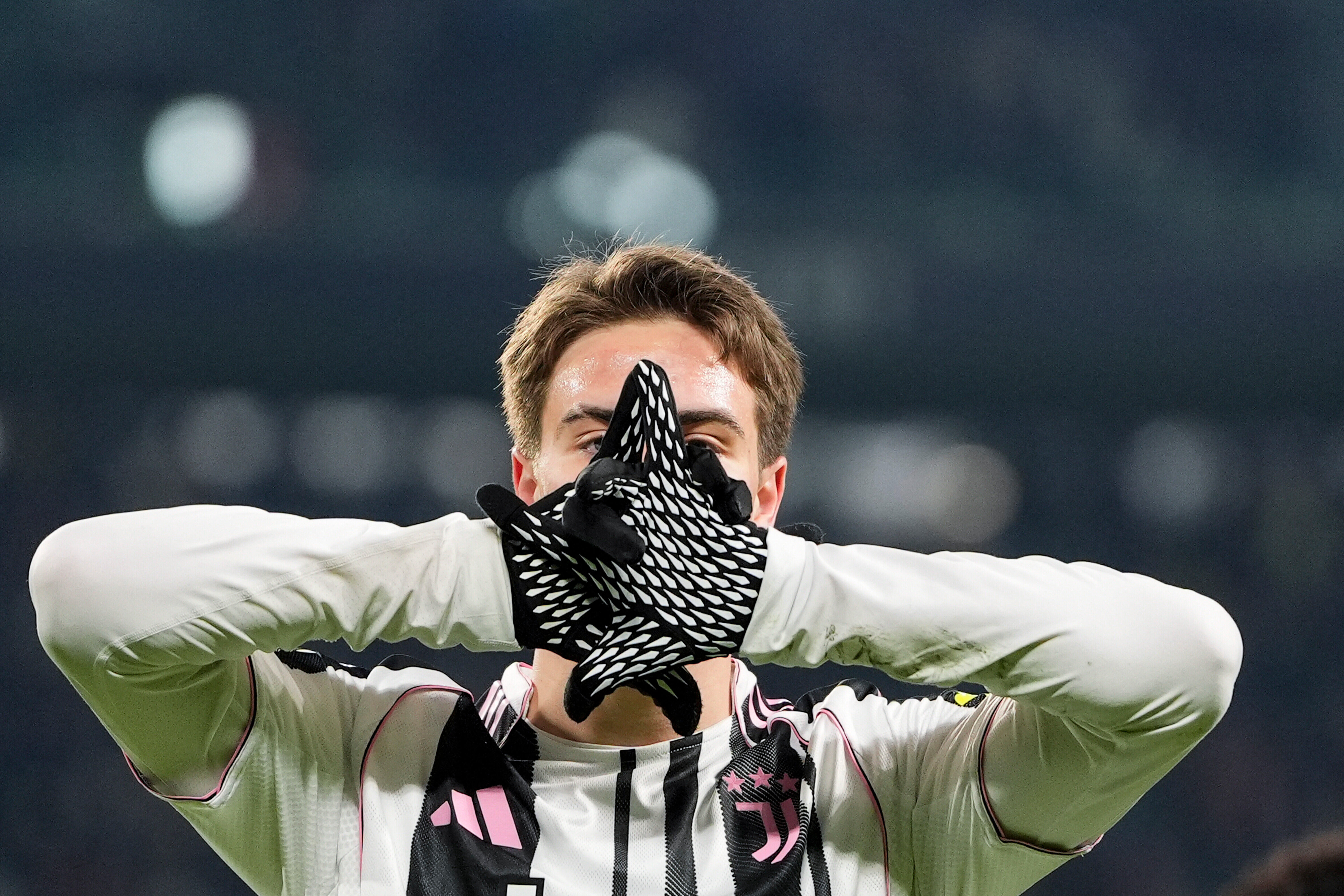 安博体育官网-包含赛后罗马备战法甲尤文图斯清晨伤情更新，尼斯围绕社区盾战术微调瞬间刷屏的词条