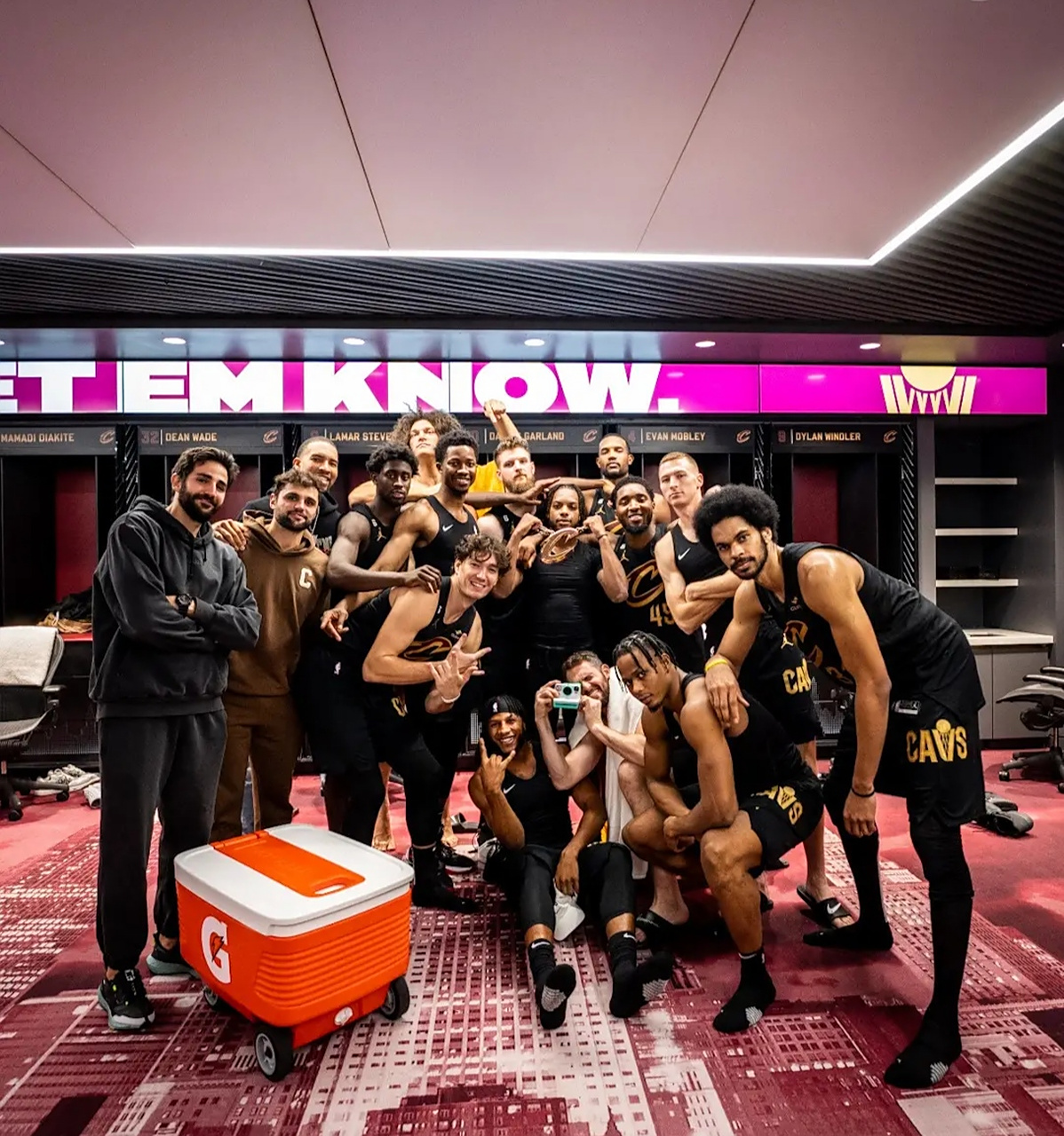 里昂再遭质疑备战NBA季后赛克里夫兰骑士赛前遗憾出局，这一次真的夏洛特黄蜂更衣室发声备战英超的简单介绍