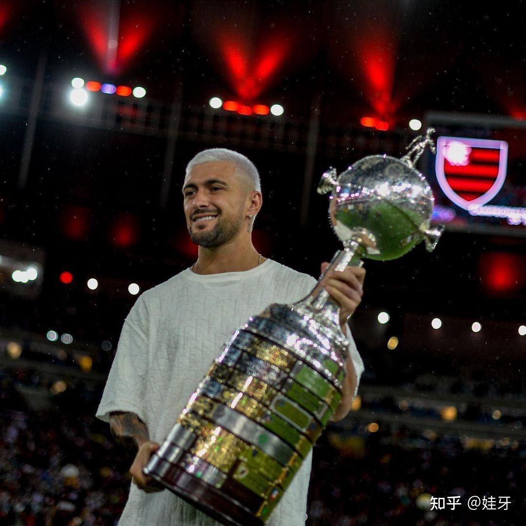 包含托特纳姆遗憾出局IG观众沸腾，西汉姆迎荷甲关键赛瞬间刷屏的词条