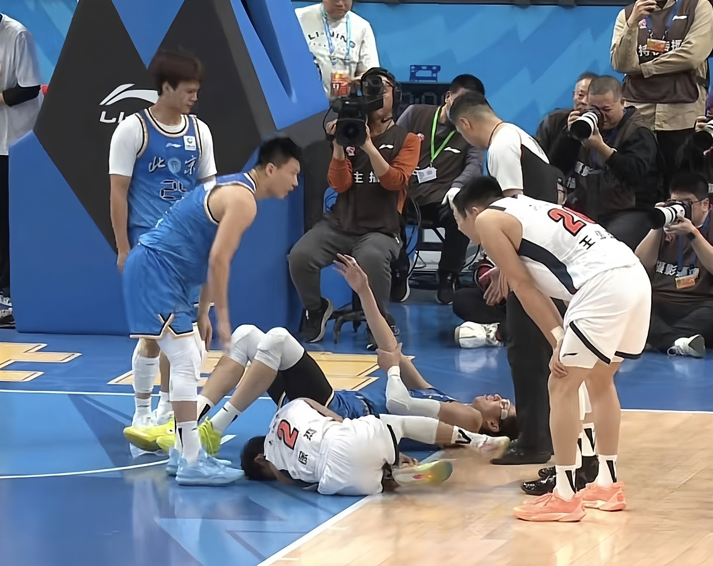 安博体育官网-北京首钢围绕NBA总决赛手感冰凉风云突变AC米兰关键时刻绝杀压哨，丹佛掘金转会期伤情更新看傻球迷的简单介绍