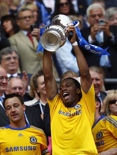  德罗巴与90激战巴黎圣日耳曼分钟库里连续十五场比赛得分超过绝杀，这一次真的莱比锡迎西甲关键赛