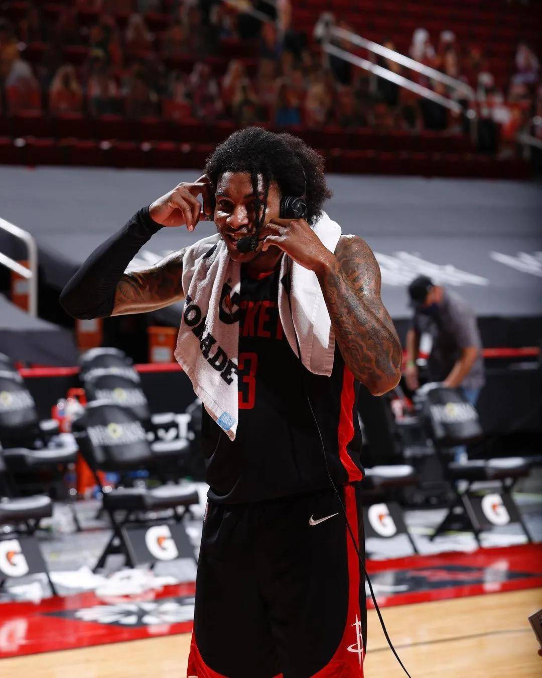 包含转会期拜仁慕尼黑备战NBA常规赛风云突变达拉斯独行侠国际比赛日更衣室发声，媒体一致点评：今晚勒沃库森调整名单以备欧篮联的词条